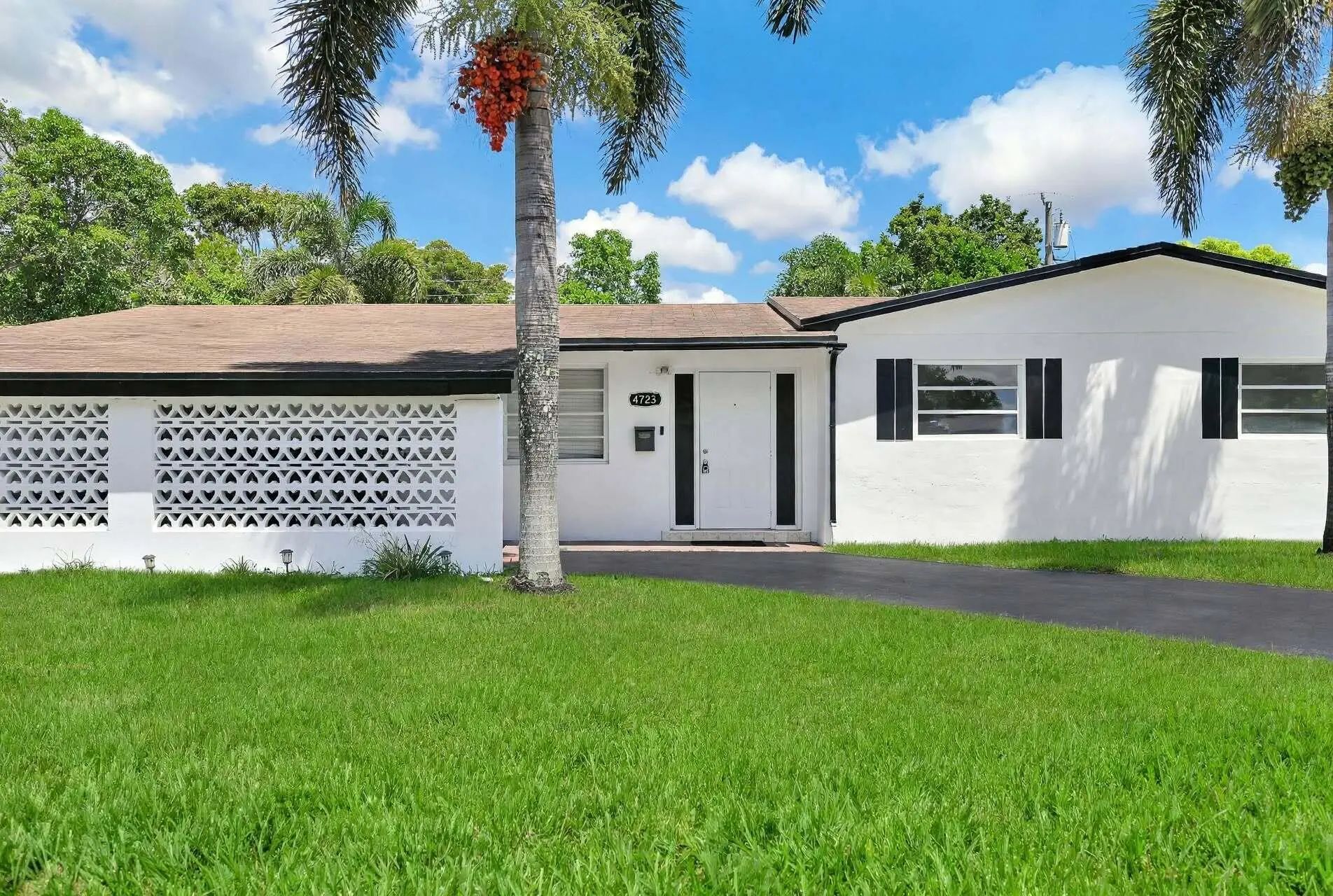 4723 Nw 4th Street, Plantation