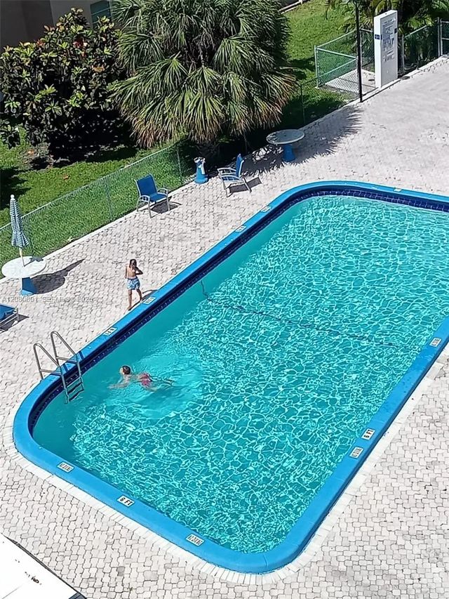 319 Ne 14th Avenue #604, Hallandale Beach