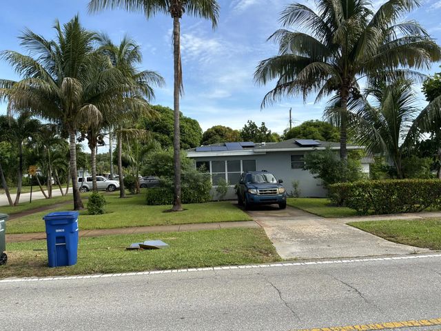 105 4th Street #105, Lake Park