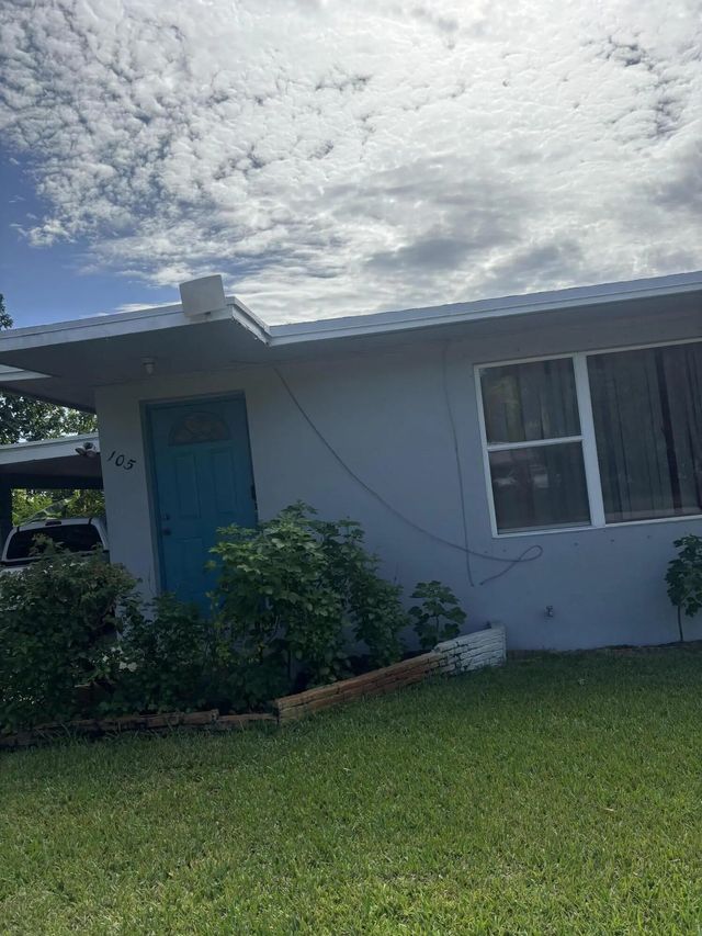 2 of 18 - 105 4th Street #105, Lake Park, FL