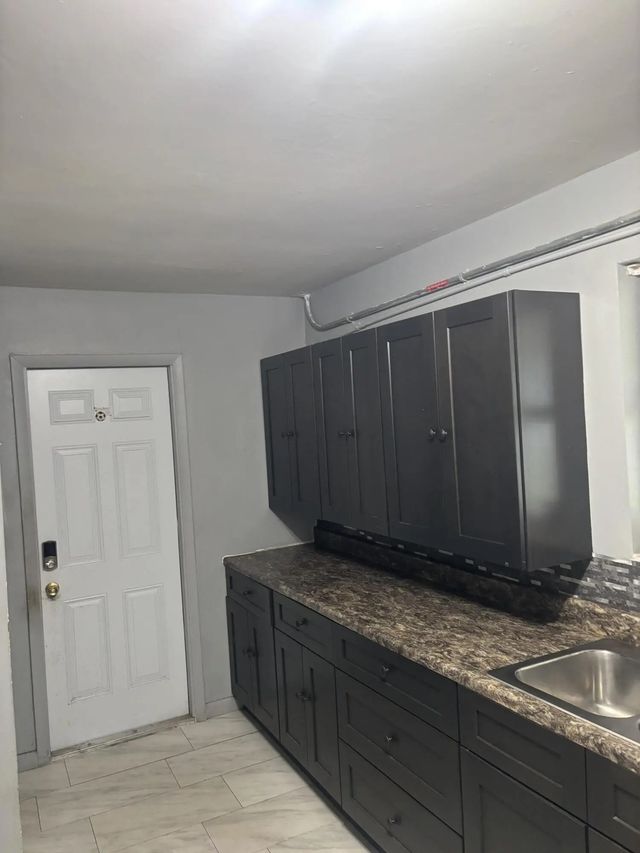 5 of 18 - 105 4th Street #105, Lake Park, FL