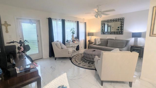 2 of 11 - 360 Windsor P, West Palm Beach, FL
