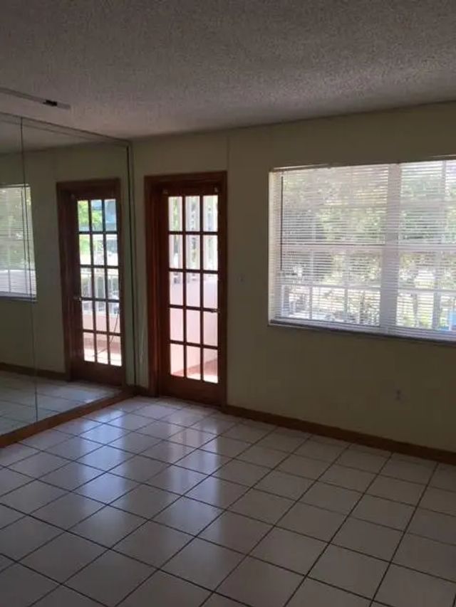 4 of 5 - 528 Meridian Avenue #204, Miami Beach, FL