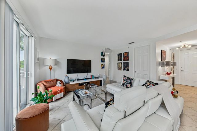 4 of 60 - 2631 Ne 14th Avenue #316, Wilton Manors, FL