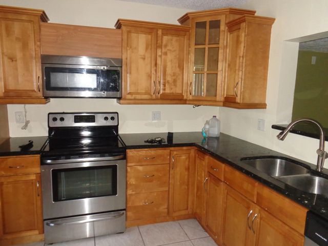 3 of 23 - 3708 Savoy Lane #e, West Palm Beach, FL