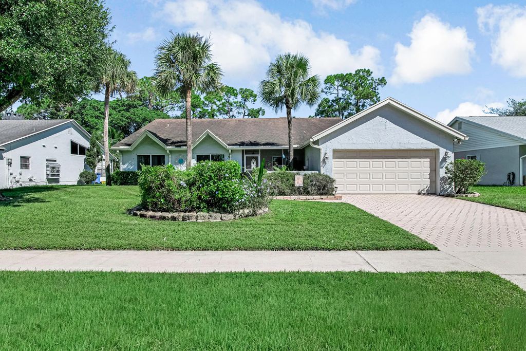 102 Sevilla Avenue, Royal Palm Beach
