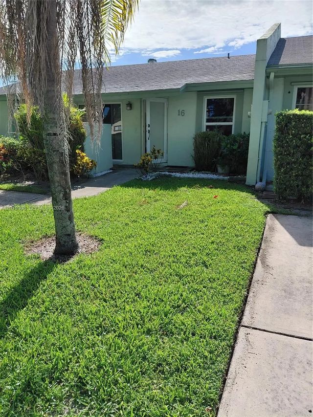 16 Camden Lane, Boynton Beach