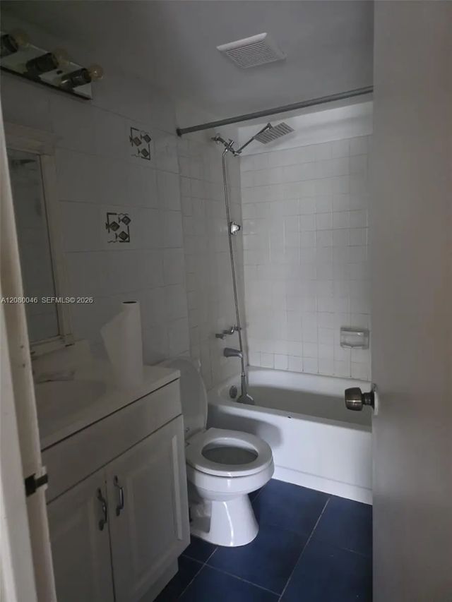 3 of 9 - 5981 Washington Street #206, Hollywood, FL