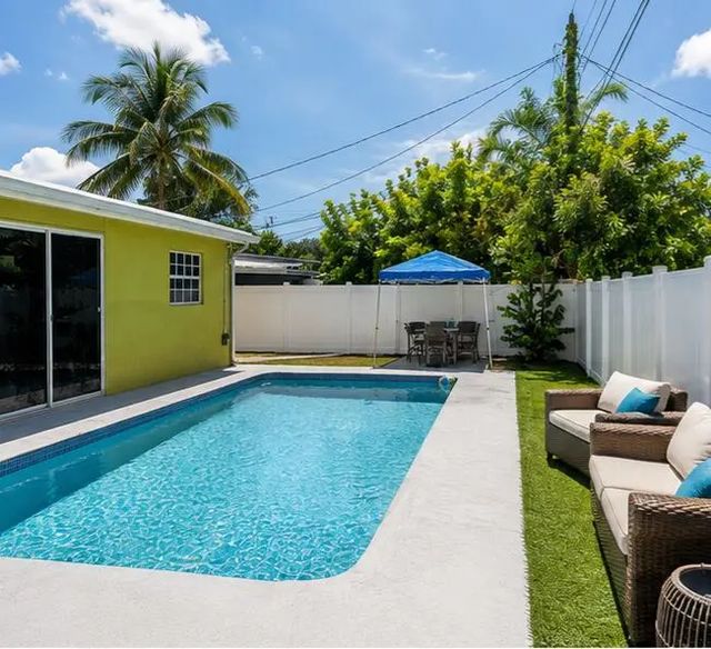 3 of 24 - 3925 Nw 35th Avenue, Lauderdale Lakes, FL