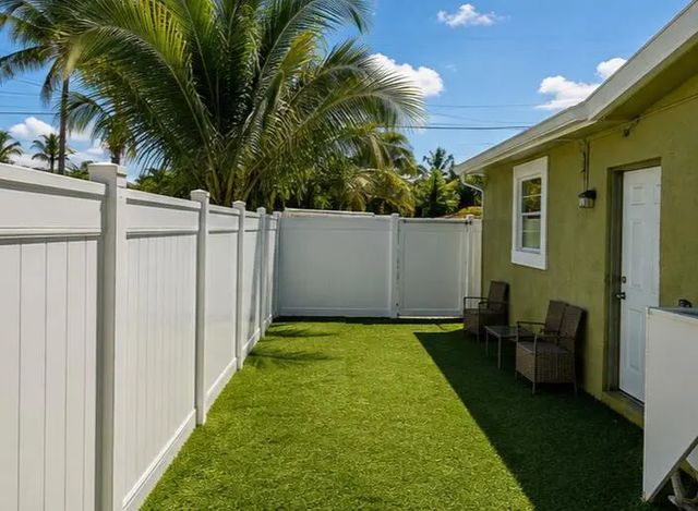 4 of 24 - 3925 Nw 35th Avenue, Lauderdale Lakes, FL