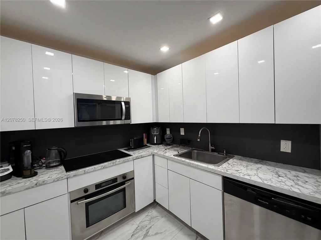 400 Kings Point Drive #218, Sunny Isles Beach