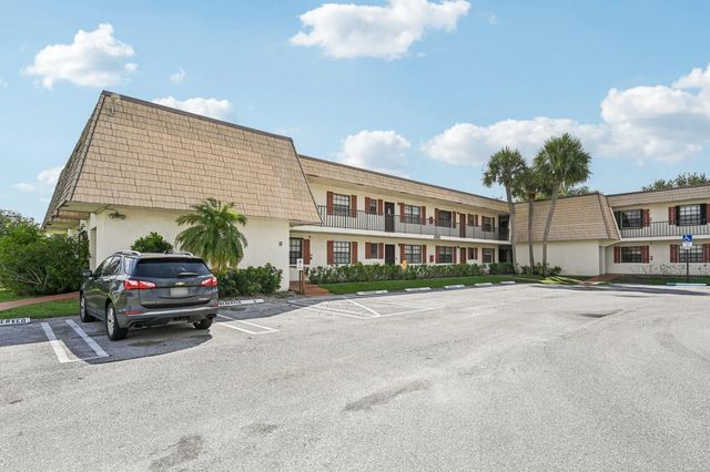 4682 Oak Terrace Drive #4682, Greenacres