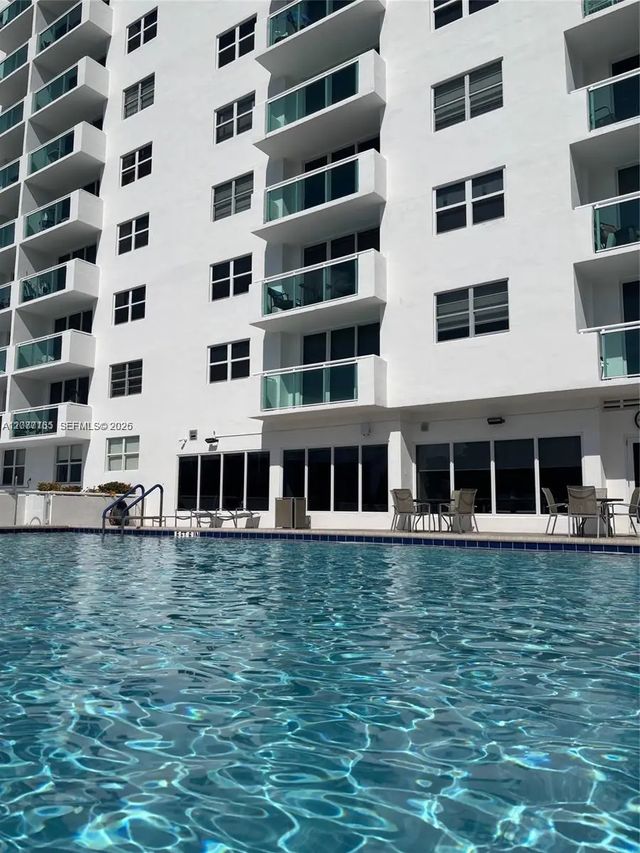 3000 S Ocean Drive #304, Hollywood