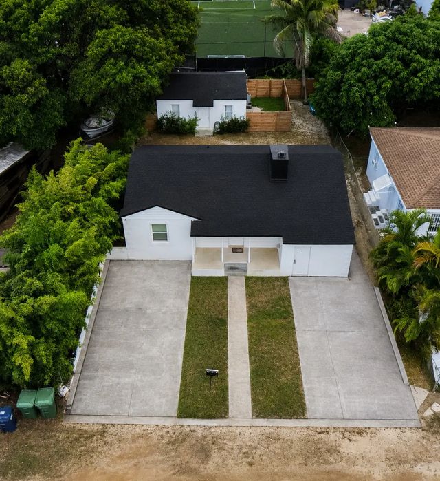 2 of 13 - 444 Nw 80th Street, Miami, FL