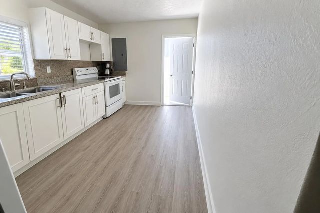 4 of 13 - 444 Nw 80th Street, Miami, FL