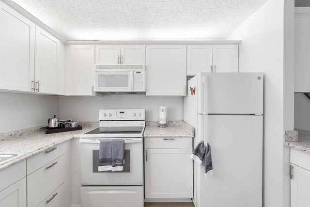 3 of 37 - 1310 Ne 14th Court #k 19, Jensen Beach, FL