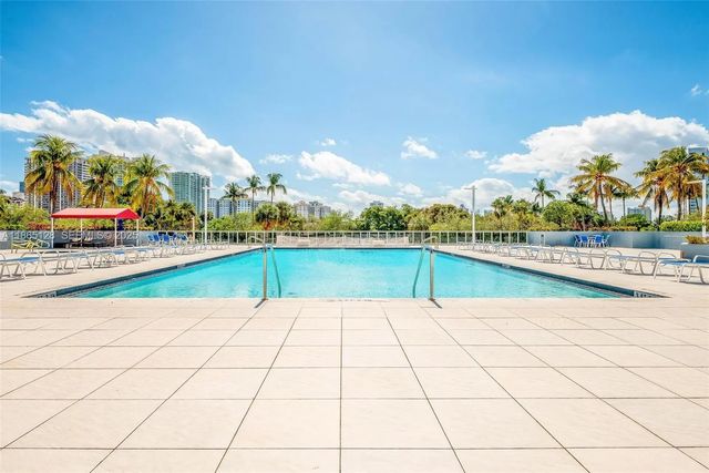 3 of 10 - 3675 N Country Club Drive #1909, Aventura, FL