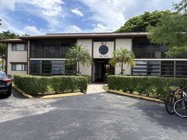 9391 S Belfort Circle #211, Tamarac