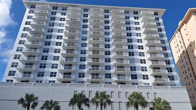 427 Golden Isles Drive #5h, Hallandale Beach