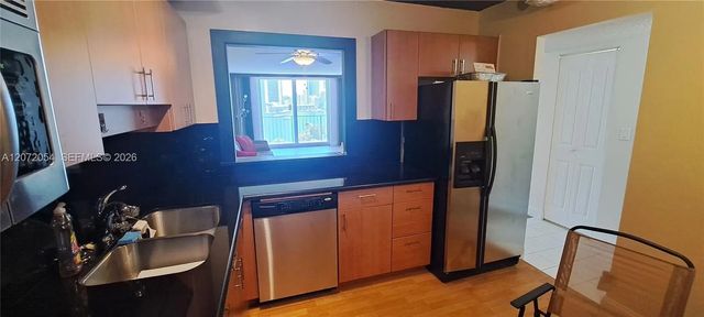 5 of 13 - 427 Golden Isles Drive #5h, Hallandale Beach, FL