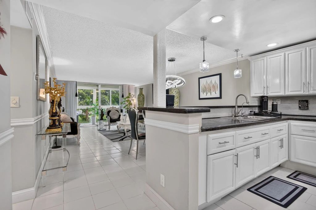 9201 Sunrise Lakes Boulevard #202, Sunrise