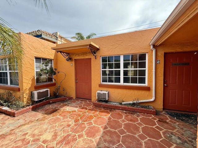 3 of 8 - 2135 Broadway, Riviera Beach, FL