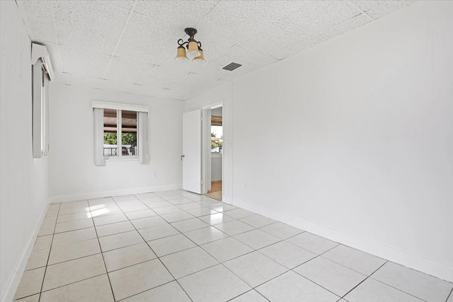 5 of 15 - 620 E 46th Street, Hialeah, FL