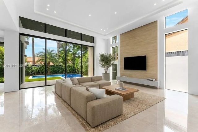 4 of 26 - 340 Sw 20th Road, Miami, FL