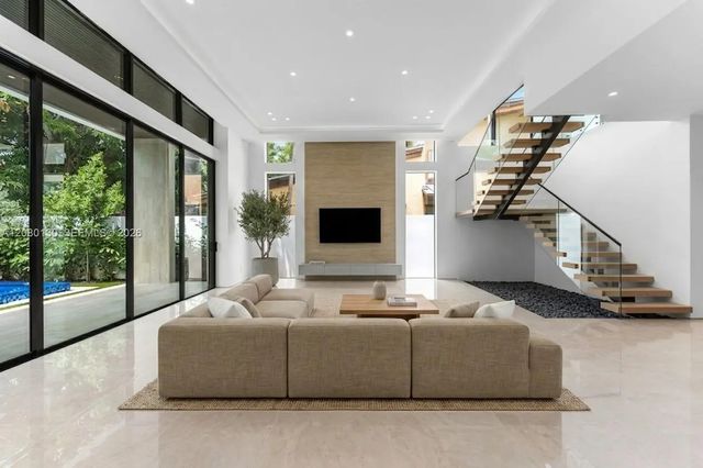 5 of 26 - 340 Sw 20th Road, Miami, FL