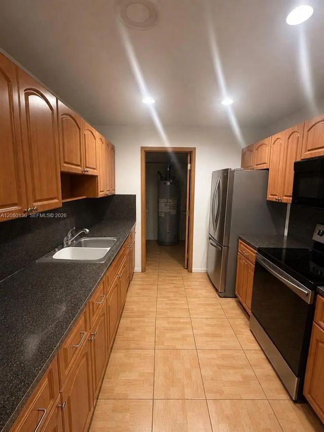 5 of 15 - 2901 Nw 209th Terrace, Miami Gardens, FL