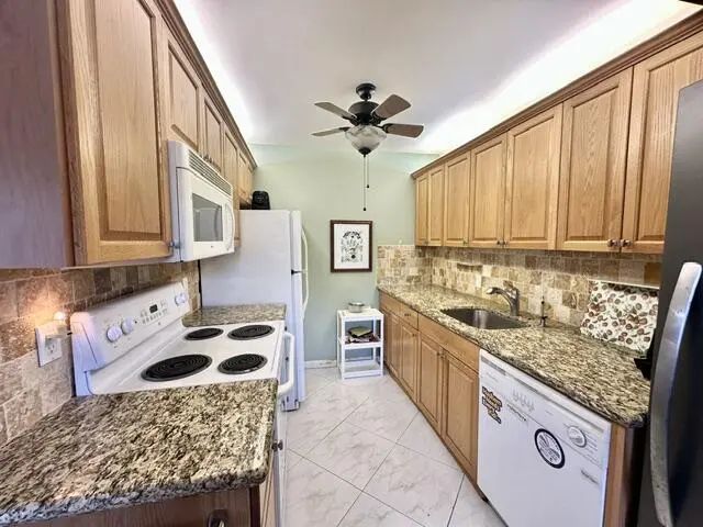 3 of 33 - 1041 Guilford C, Boca Raton, FL