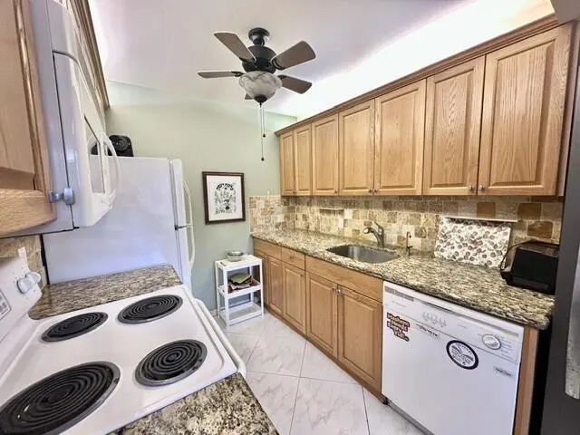 4 of 33 - 1041 Guilford C, Boca Raton, FL