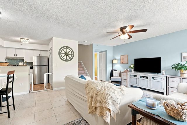 3 of 45 - 123 Yacht Club Way #109, Hypoluxo, FL