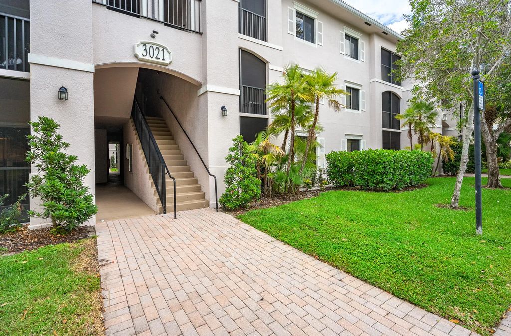 3021 Alcazar Place #306, Palm Beach Gardens