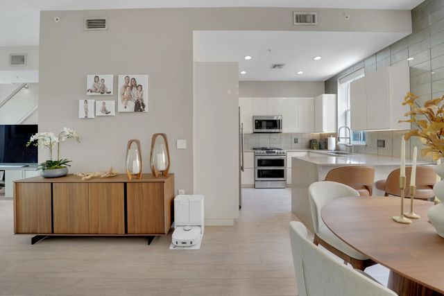 2 of 72 - 502 Ne 7th Avenue #unit 1, Fort Lauderdale, FL