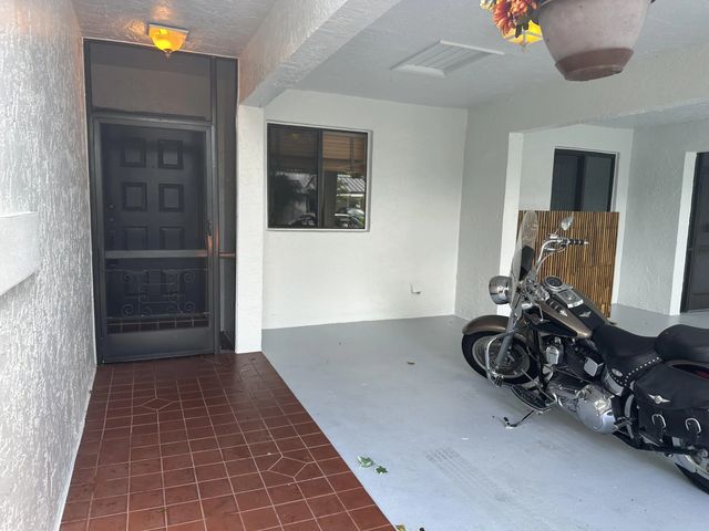 4 of 30 - 305 Lakeside Court, Sunrise, FL