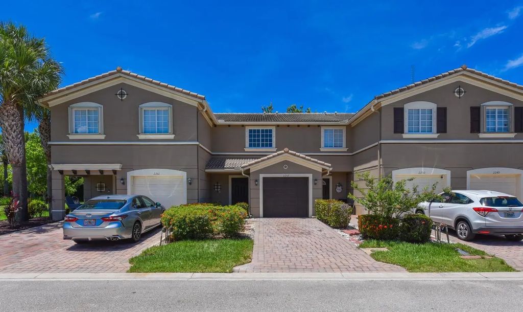 2257 Sw Marshfield Court #2257, Port St. Lucie