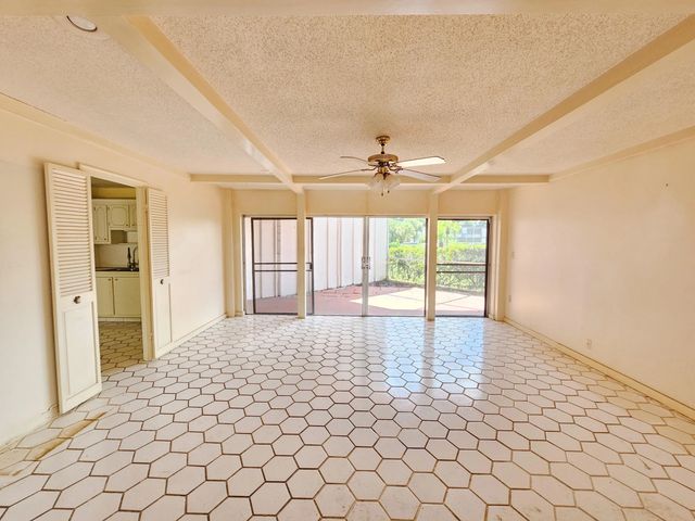 2 of 19 - 6 Greenway Village N #105, Royal Palm Beach, FL