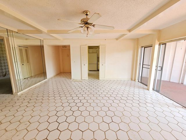 3 of 19 - 6 Greenway Village N #105, Royal Palm Beach, FL