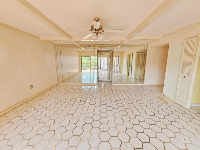 4 of 19 - 6 Greenway Village N #105, Royal Palm Beach, FL