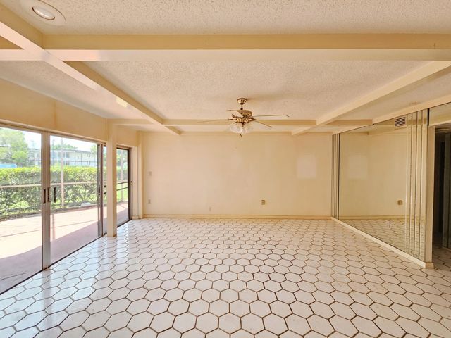 5 of 19 - 6 Greenway Village N #105, Royal Palm Beach, FL