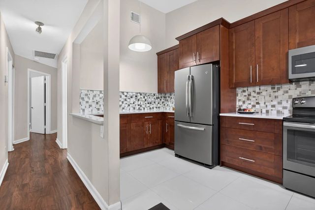 2 of 28 - 2007 Discovery Circle E, Deerfield Beach, FL