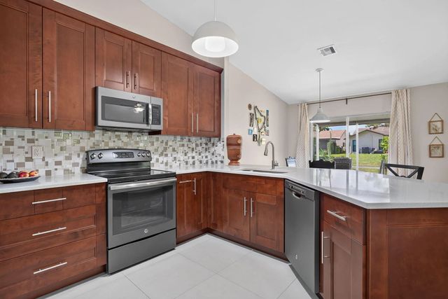 5 of 28 - 2007 Discovery Circle E, Deerfield Beach, FL