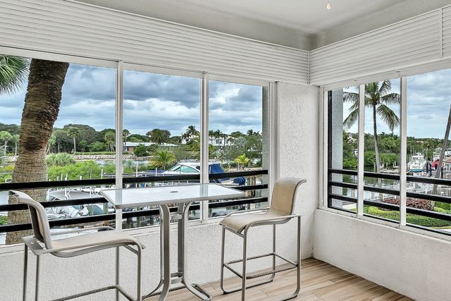 827 Oak Harbour Drive, Juno Beach