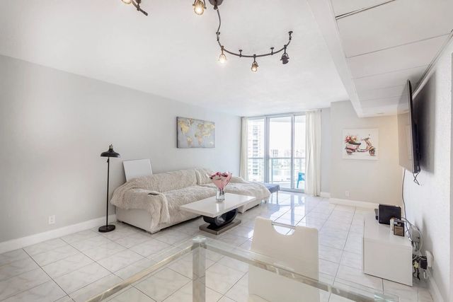 3 of 21 - 3801 S Ocean Drive #10s, Hollywood, FL