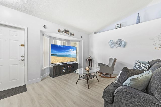 2 of 37 - 282 Se Walsh Terrace, Port St. Lucie, FL