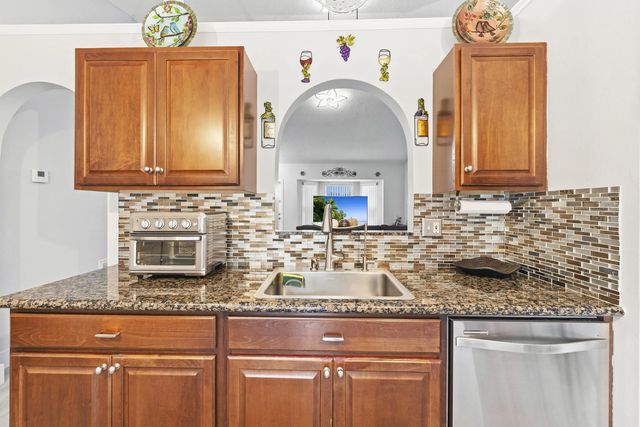 3 of 37 - 282 Se Walsh Terrace, Port St. Lucie, FL