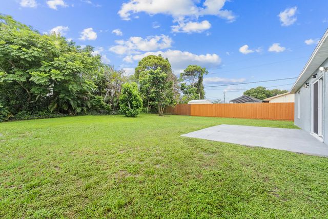 5 of 37 - 282 Se Walsh Terrace, Port St. Lucie, FL