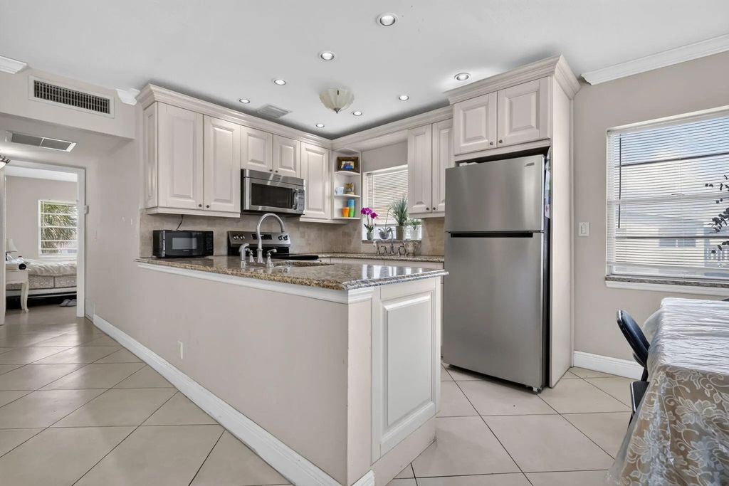181 Coventry H, West Palm Beach