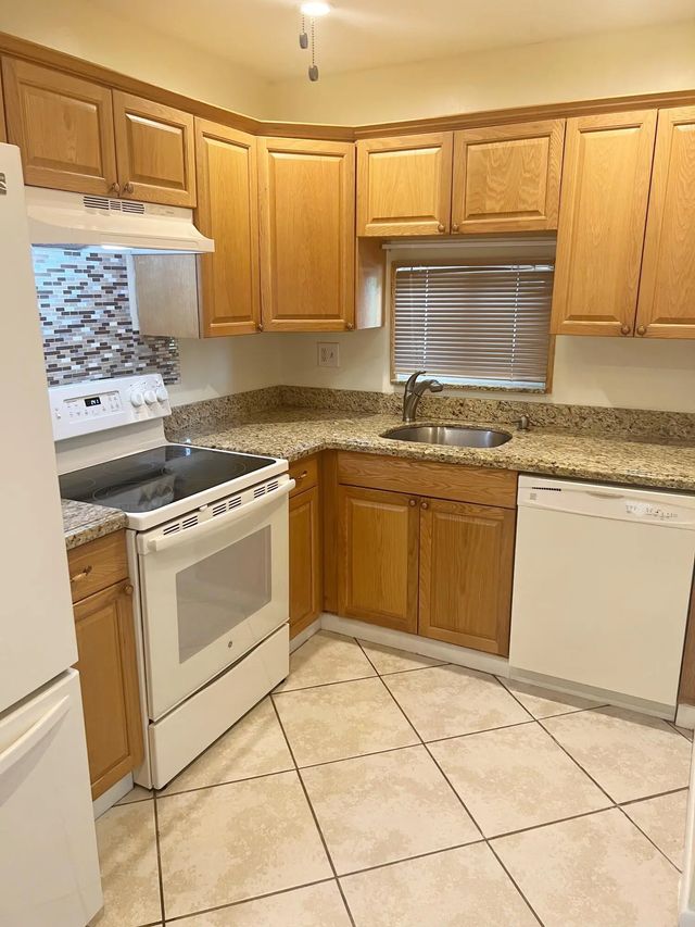 4 of 24 - 9410 N Hollybrook Lake Drive #302, Pembroke Pines, FL